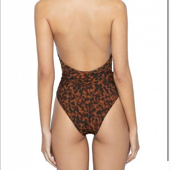 PILYQ | Alex One Piece - Picture 9 of 10